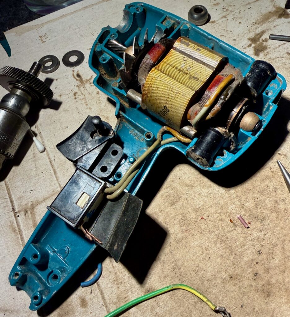 Black and Decker Super D500 drill. Internals roughly cleaned.