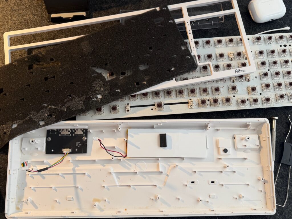RK98: Key caps removed; Top cover removed; Keybed removed; Damping foam removed (tea soaked)